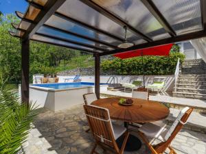 Holiday Home Nira by Interhome