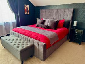 FINN VILLAGE Loch Lomond Villa - THE BLACK ROOM with Private Jacuzzi-Style Bath