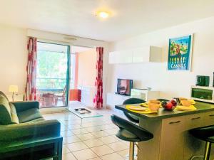 Apartment Les Calanques du Parc-2 by Interhome