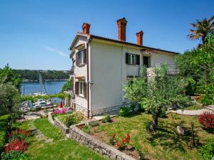 Apartment Marija-2 by Interhome