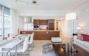 MVR - Brickell Icon w Massive Pool & Spa