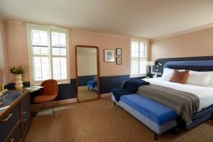 King Room room in The Oliver Hotel Knoxville An Original by Oliver Hotels