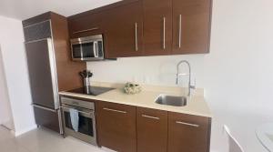 MVR - Lux Studio Balcony Pool Access & City Views