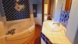 Villas Villa Lucendiluna 14 personnes piscine plage 5min le paradis : photos des chambres