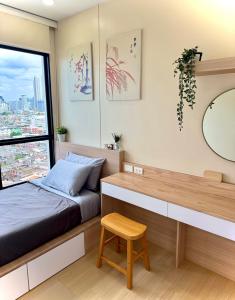 2BR Condo with Oldtown Bangkok Vibes, Steps from Wongwian Yai