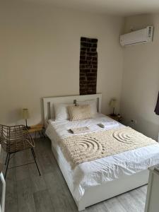 Interbelic house with courtyard and terrace