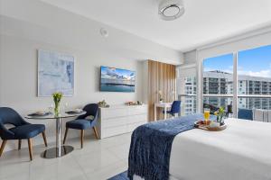 MVR Sleek Condo with Iconic Views