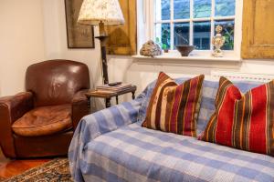 Character Cottage In Historic Hampstead