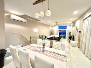 Seaview pool villa bangsaray