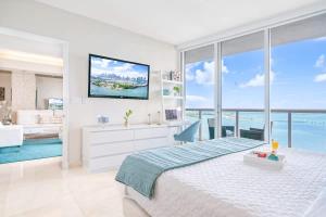 MVR - Designer Stay in Sky-High Tower