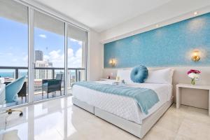 MVR - Designer Stay in Sky-High Tower