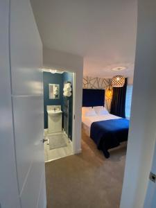 Entire Spacious 3-Bed Family Home, City Centre, Free Parking, Garden