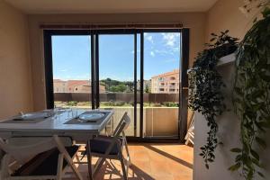 Studio with pool close to the beach