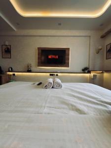 Luxe Studio Apartment with balcony -High rise