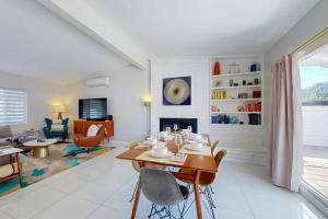 Palm Springs Oasis - 68660