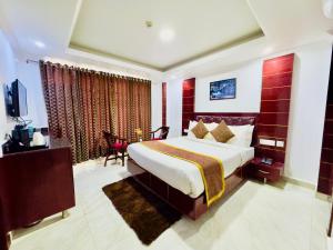 Hotel Pearl Grand White near VOLVO BUS STAND #private parking #Heated Rooms #in city centre