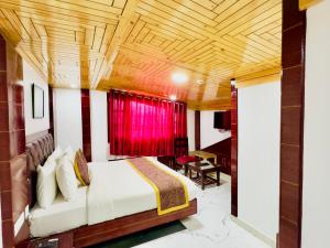 Hotel Pearl Grand White near VOLVO BUS STAND #private parking #Heated Rooms #in city centre