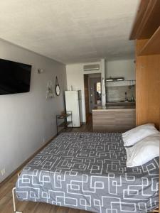 Studio cosy climatisé vue sur port