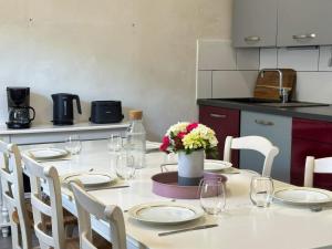 Les Galets - family house in the village of Guimaec 8p