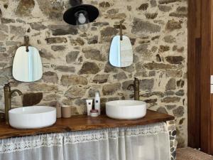 Les Galets - family house in the village of Guimaec 8p