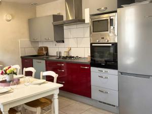 Les Galets - family house in the village of Guimaec 8p