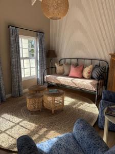 Crabapple Cottage, Cheverells Farm