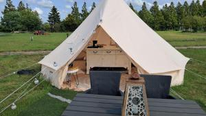 Glamping tent met privé sanitair