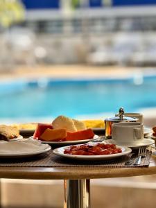 Las Brisas Beach Hotel