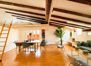 Ático con Terraza cerca de la Plaza de la Virgen