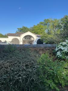 The Coach House, Barrells Court