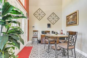 Golf, Fish and More Cozy Safari Unit in Atwater!