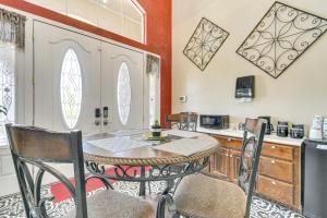 Golf, Fish and More Cozy Safari Unit in Atwater!