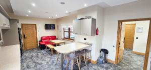 St Martins 12 Bedroom Private House or 8 Ensuite Rooms with Shared Accomodations