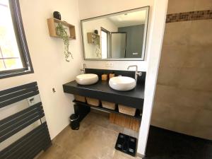 Villas La Marjolaine Villa avec piscine : photos des chambres