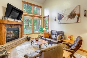 1 Mi to Ponderosa State Park: Condo w/ Pool Access
