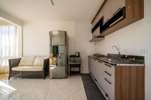 Apto 2Q com suíte 100m do mar em Bombas ROR0001