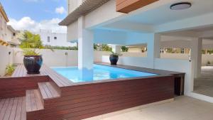 Modern and Luxury 3 bedroom apartment Steps from the beach