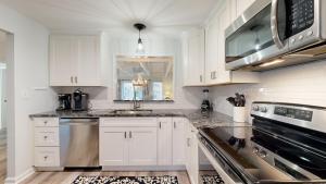 720 Queens Grant