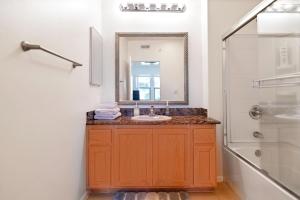 Downtown Los Angeles 1 bedroom Apt with Pool, Gym and FREE PARKING