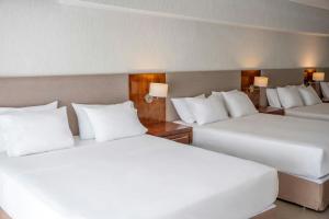 Yacht & Golf Club Paraguayo, a Tribute Portfolio Resort