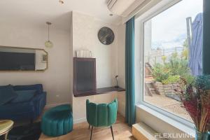 Bright apartment with garden close to the metro