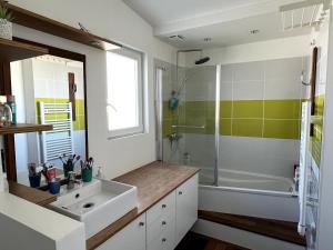 Maison charmante avec piscine - 6 personnes - proche mer