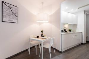 City Center Apartments - Metro 250m - Old Town - Private Underground Parking