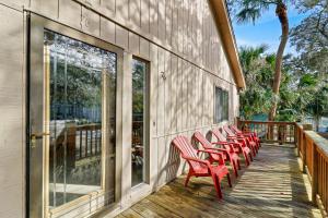 2nd Row Beach House Pet-Friendly