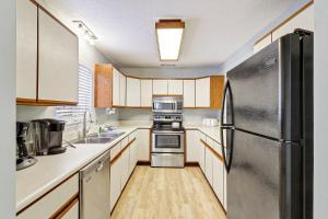 2nd Row Beach House Pet-Friendly