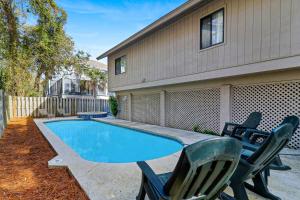 2nd Row Beach House Pet-Friendly