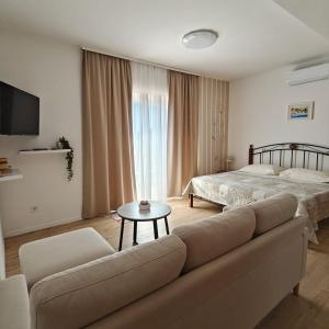 Apartments Miljas