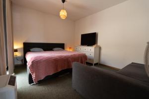 Penthouse Rooftop Loft, 190sq, Panorama Terrace, 1min to Main Station- 5min to City