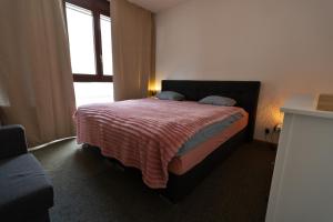 Design Penthouse Rooftop Loft, 190sq, 2 Panorama Terrace, Hot Tub, 1min to Main Station- 5min to City