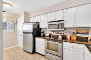 Walk to the Beach from Your Springwood Villa Retreat